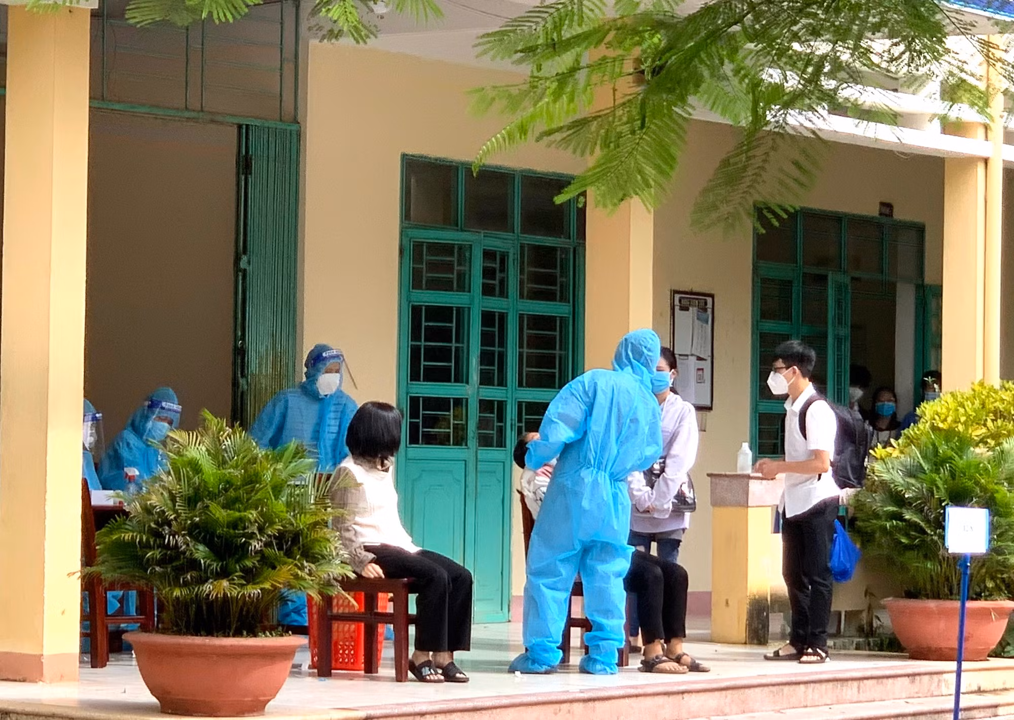 30 trường hợp nhiễm COVID-19 tại trường Nguyễn Duy Hiệu, tiếp tục xét nghiệm hàng trăm học sinh -0