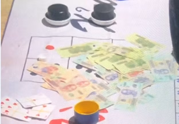 Triệt phá tụ điểm đánh bạc quy mô lớn, thu giữ hơn 100 triệu đồng -0