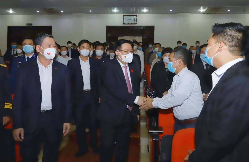 Chủ tịch Quốc hội tiếp xúc cử tri tại Hải Phòng -0