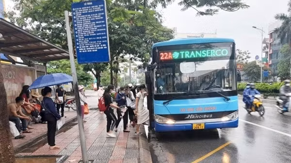 Xe buýt Hà Nội hút khách trở lại