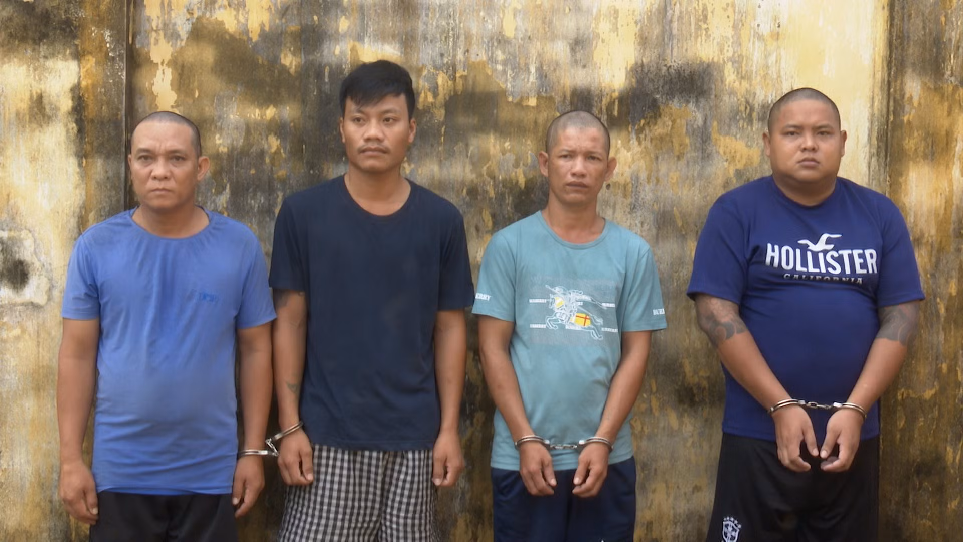Bắt giữ quả tang nhóm đối tượng cưỡng đoạt tài sản của tiểu thương -0