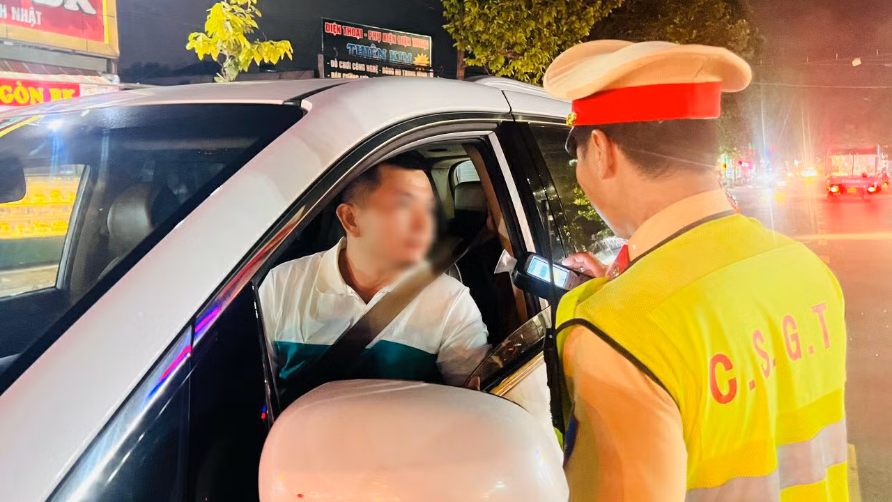Bình Dương triển khai 5 tổ kiểm tra chuyên đề vi phạm nồng độ cồn -0