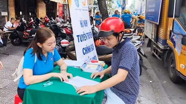 Phấn đấu mục tiêu 100% học sinh, sinh viên có thẻ BHYT