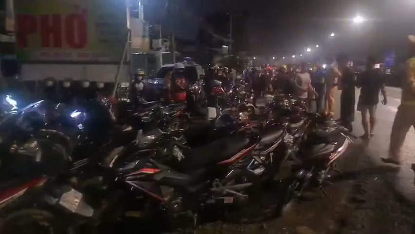 Vây bắt hàng chục thanh, thiếu niên điều khiển mô tô gây náo loạn trên quốc lộ -0