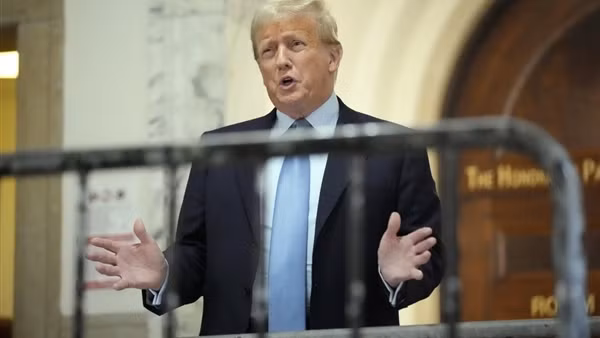 Bị đuổi khỏi tòa vì ủng hộ ông Trump quá mức