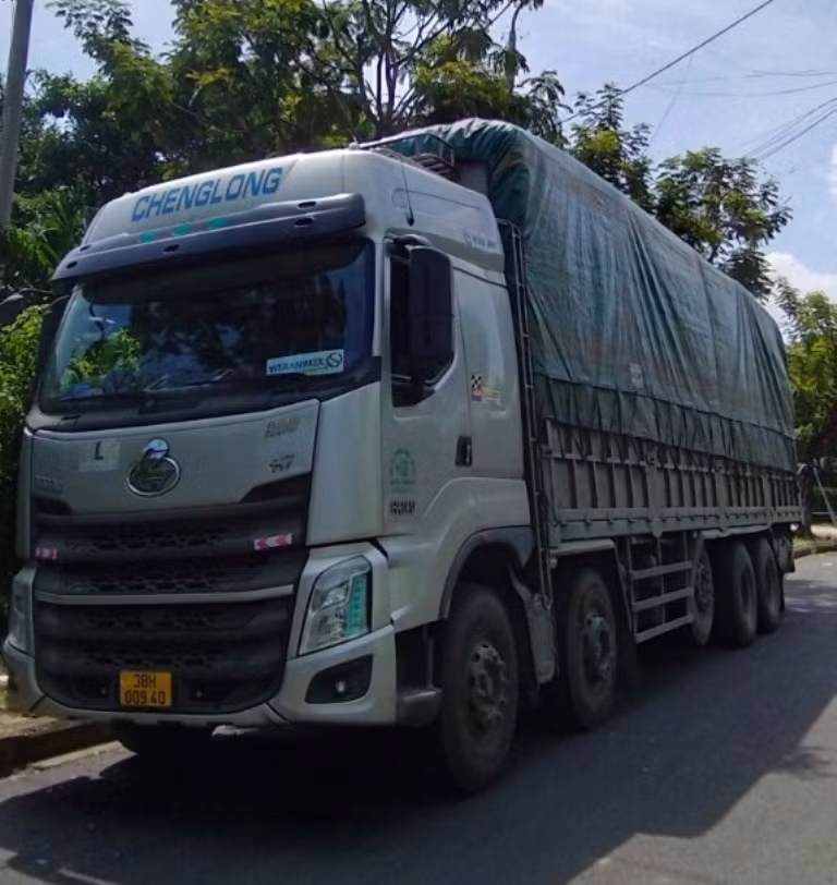 CSGT phát hiện xe siêu quá tải nghi chở hàng “không nguồn gốc” -0