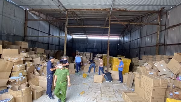 Phát hiện kho thuốc lá điện tử vi phạm lớn nhất từ trước đến nay