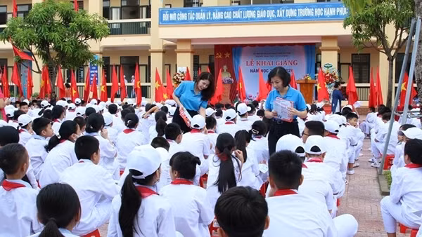 Chăm sóc sức khỏe toàn diện cho thế hệ trẻ ngay từ y tế trường học