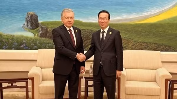 Chủ tịch nước Võ Văn Thưởng gặp Tổng thống Uzbekistan