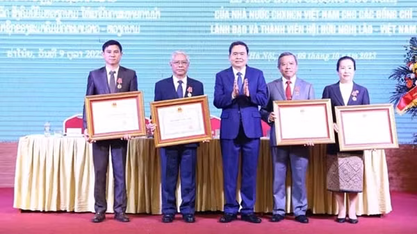 Làm sâu sắc hơn nữa quan hệ hữu nghị và hợp tác Việt Nam – Lào