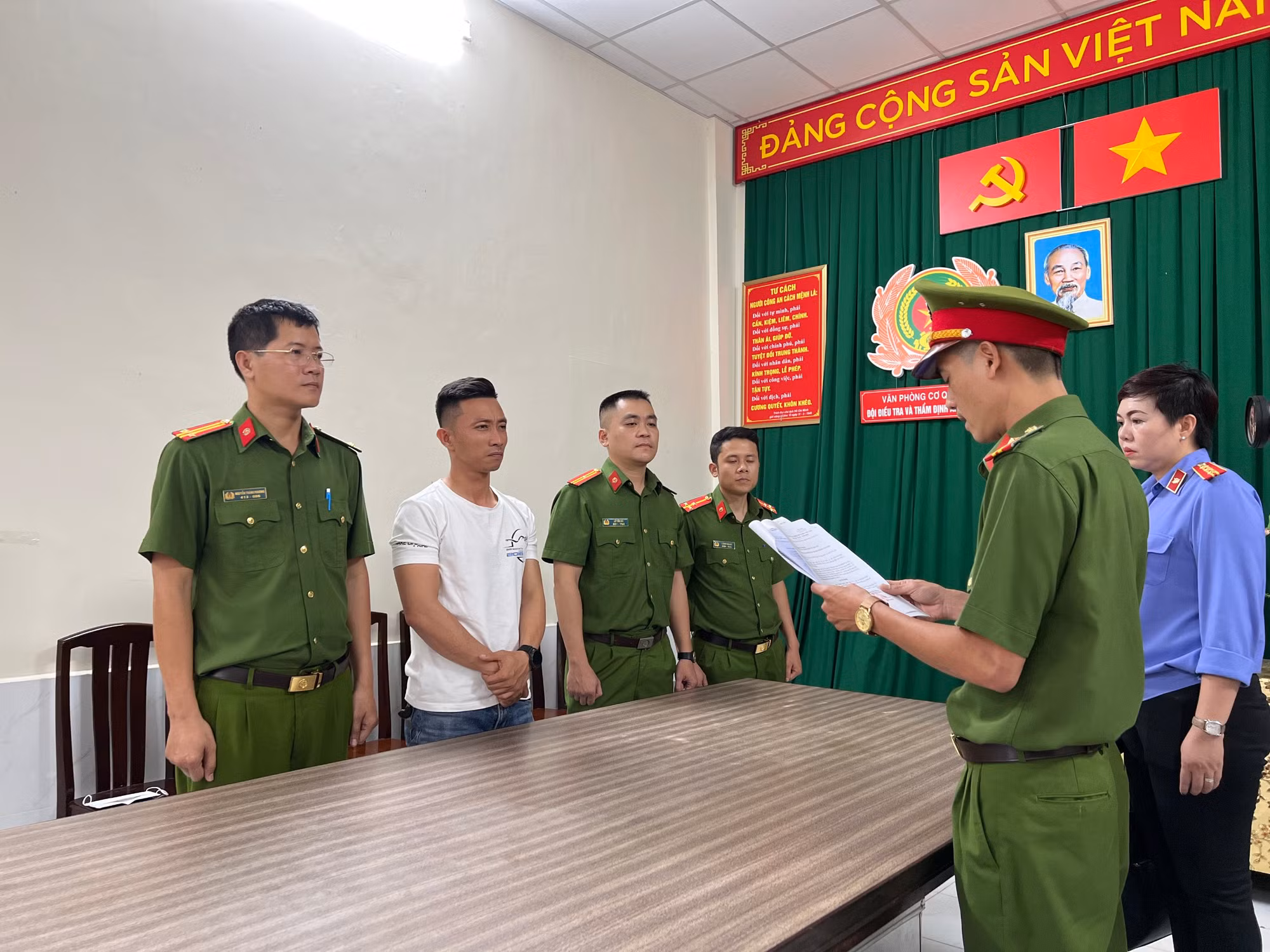 Bắt tạm giam người mẫu Ngọc Trinh -0