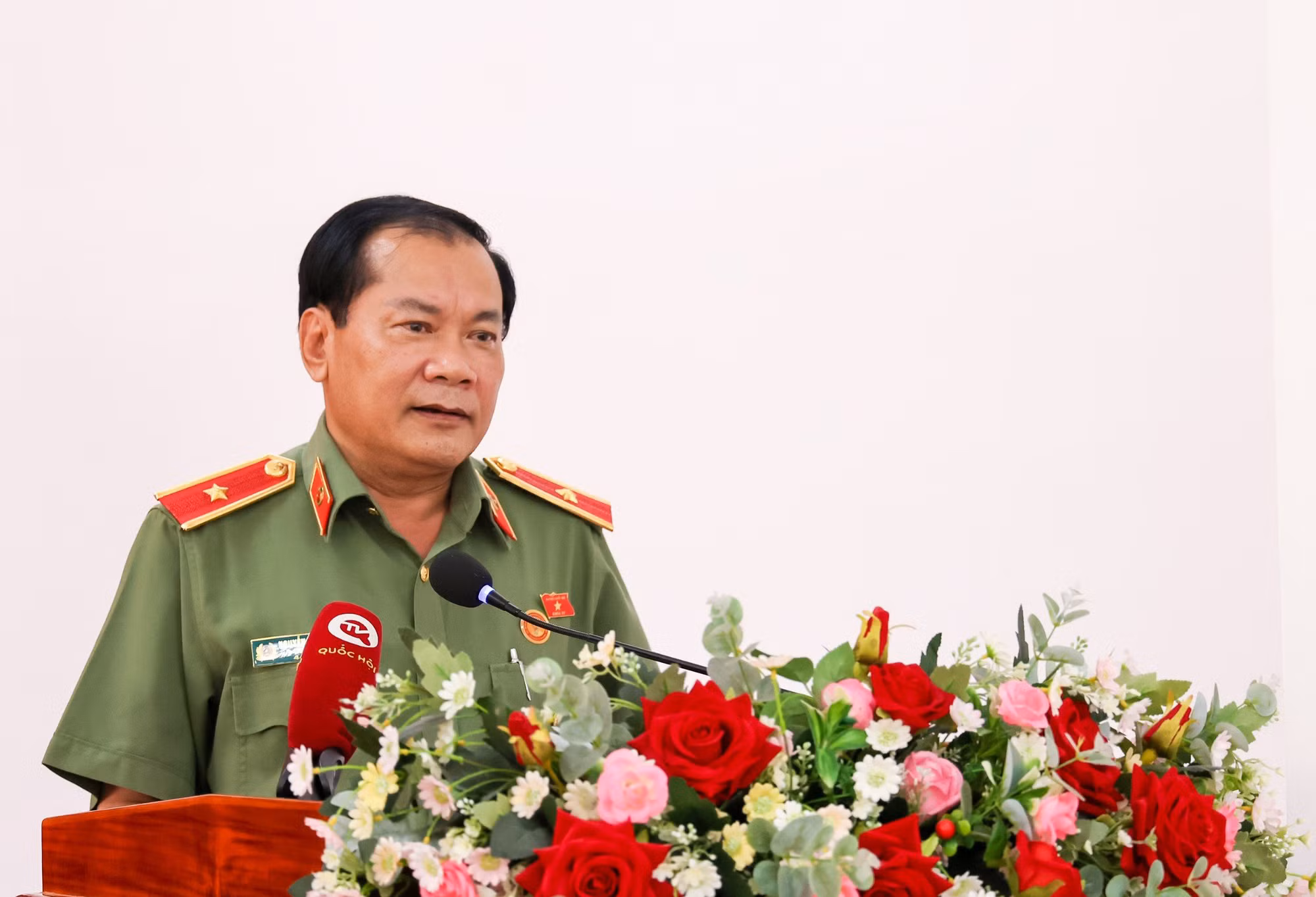 Giám đốc Công an TP Cần Thơ trả lời cử tri về phòng chống tội phạm trên không gian mạng -0