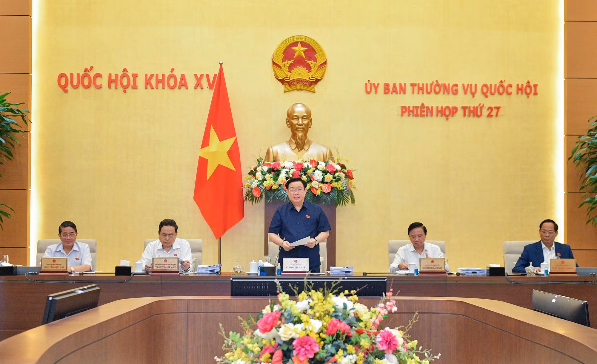 Cho ý kiến phương án cải cách tiền lương, lấy phiếu tín nhiệm chức danh lãnh đạo -0