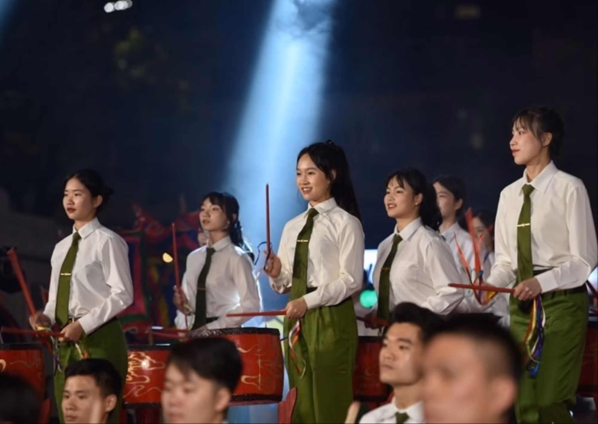 1.000 diễn viên Đoàn nghệ thuật trống hội Học viện CSND tham gia lễ kỷ niệm 60 năm Ngày thành lập tỉnh Quảng Ninh -0