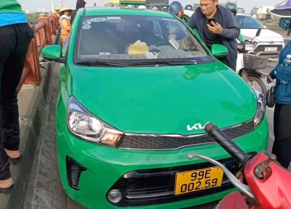 Cảnh sát đang truy bắt kẻ giết người tại cửa hàng quần áo ở Bắc Ninh -0
