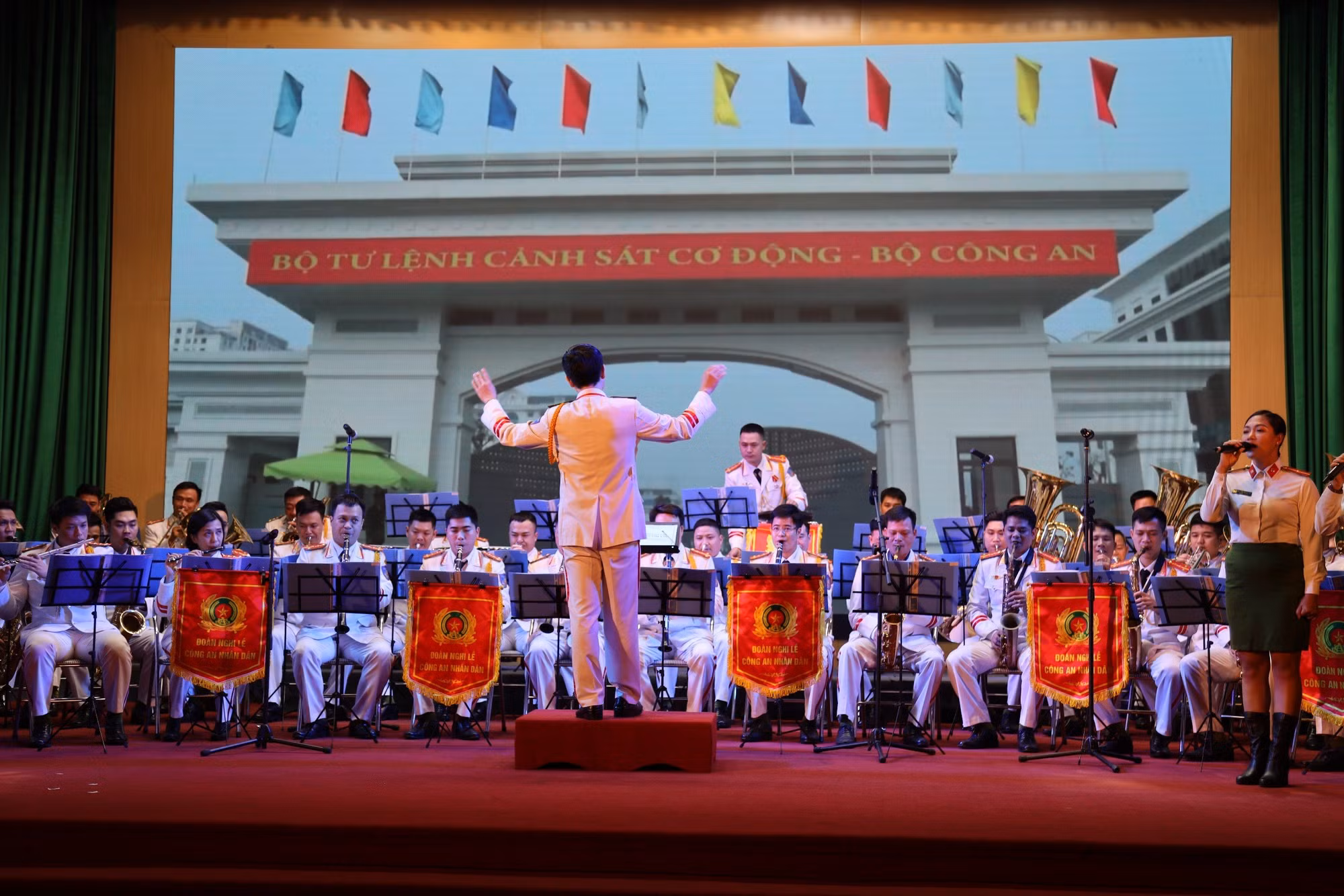 Đoàn Nghi lễ CAND biểu diễn phục vụ cán bộ chiến sĩ Học viện Quân y -1