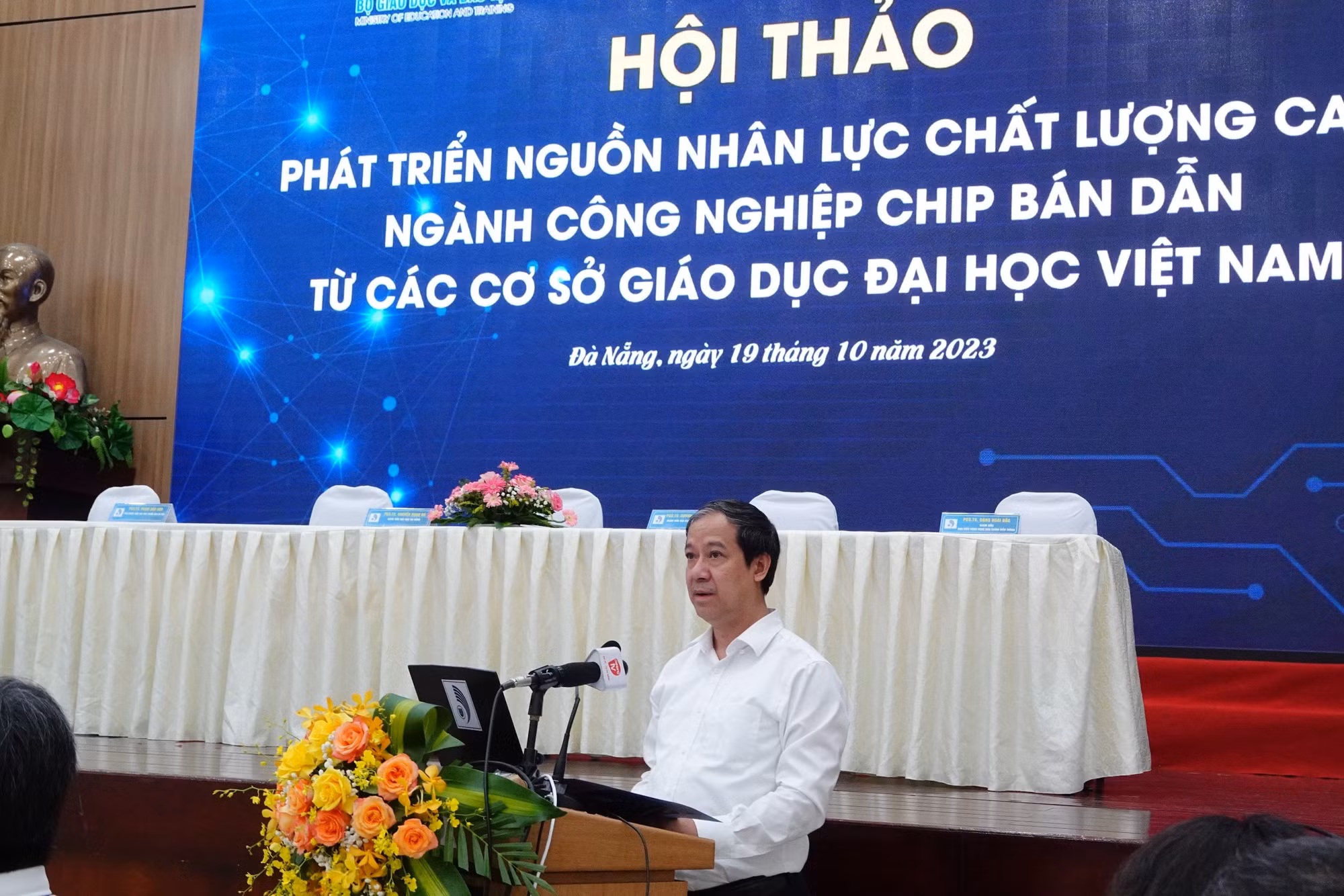 Việt Nam cần 50.000 nhân lực ngành công nghiệp chip bán dẫn trong 10 năm tới -0