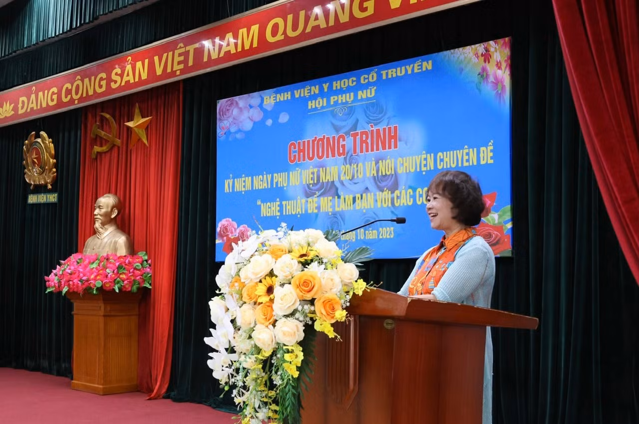 Tổ chức gặp mặt và nói chuyện chuyên đề “ Nghệ thuật để mẹ làm bạn với các con”. -0