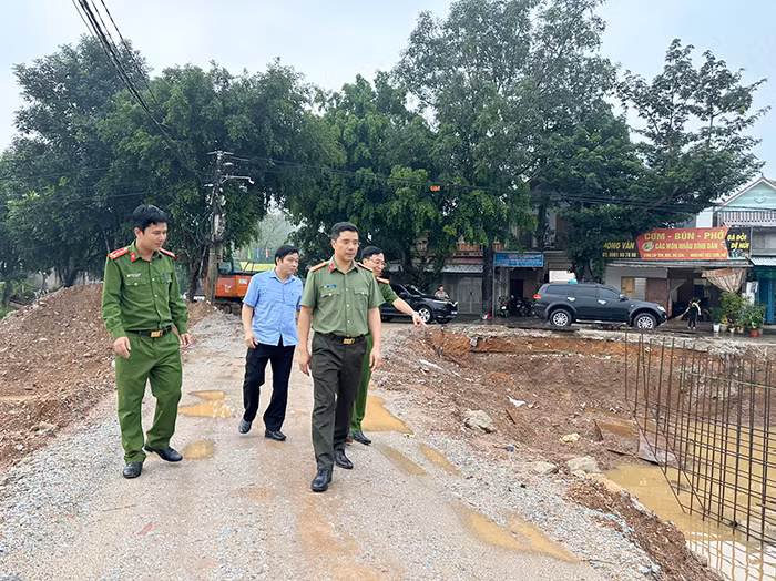 Chủ động làm tốt công tác đảm bảo ANTT, giúp nhân dân trong mùa mưa lũ -1
