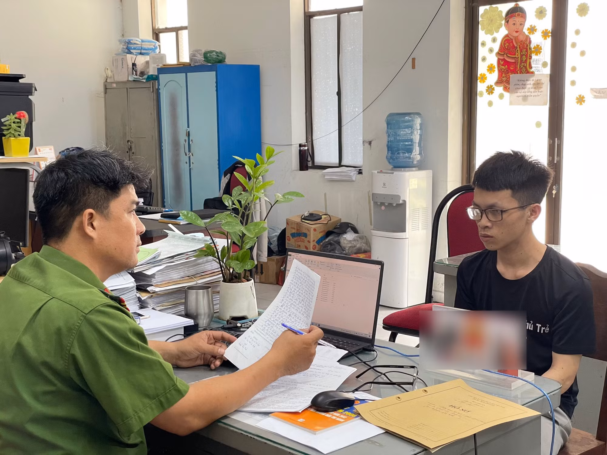 Thanh niên tống tiền thiếu nữ vay tiền thế chấp bằng chụp ảnh nóng -0