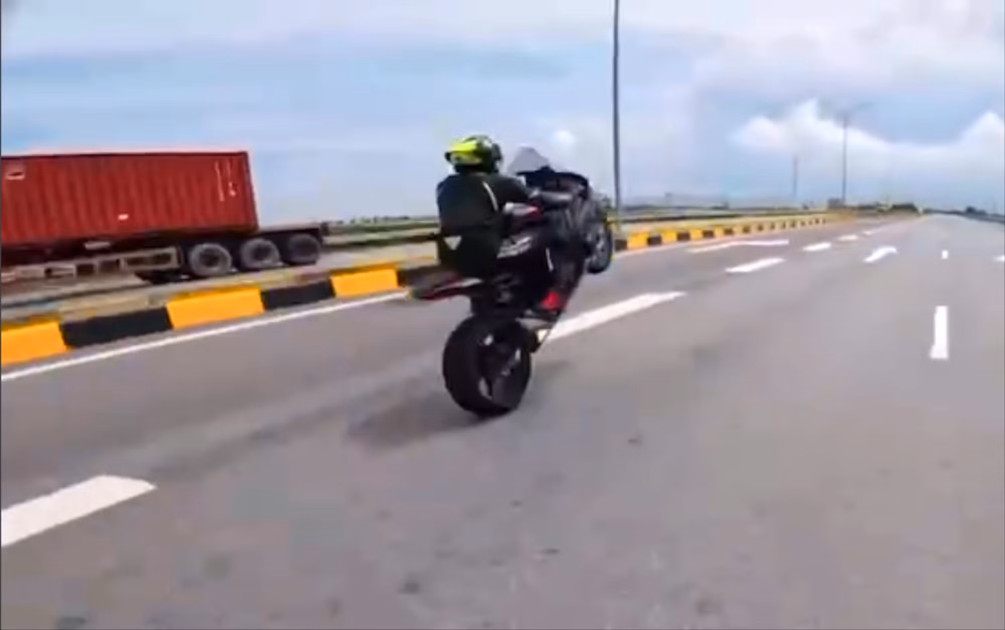 Đã xác minh danh tính nhóm người đi xe phân khối lớn “bốc đầu” tốc độ cao ở Cát Bà -0