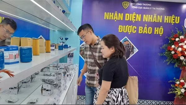 Mở cửa Phòng trưng bày “Nhận diện nhãn hiệu được bảo hộ”