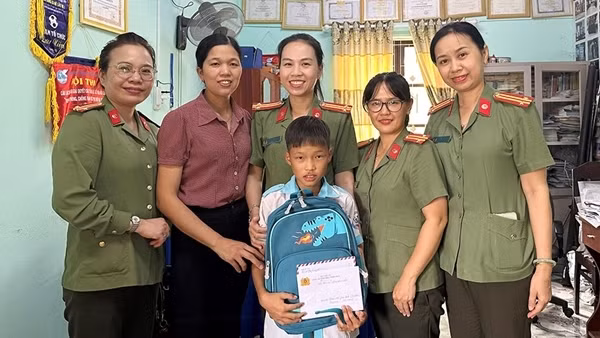 Đóng góp thầm lặng của cán bộ, hội viên phụ nữ Công an Thừa Thiên Huế