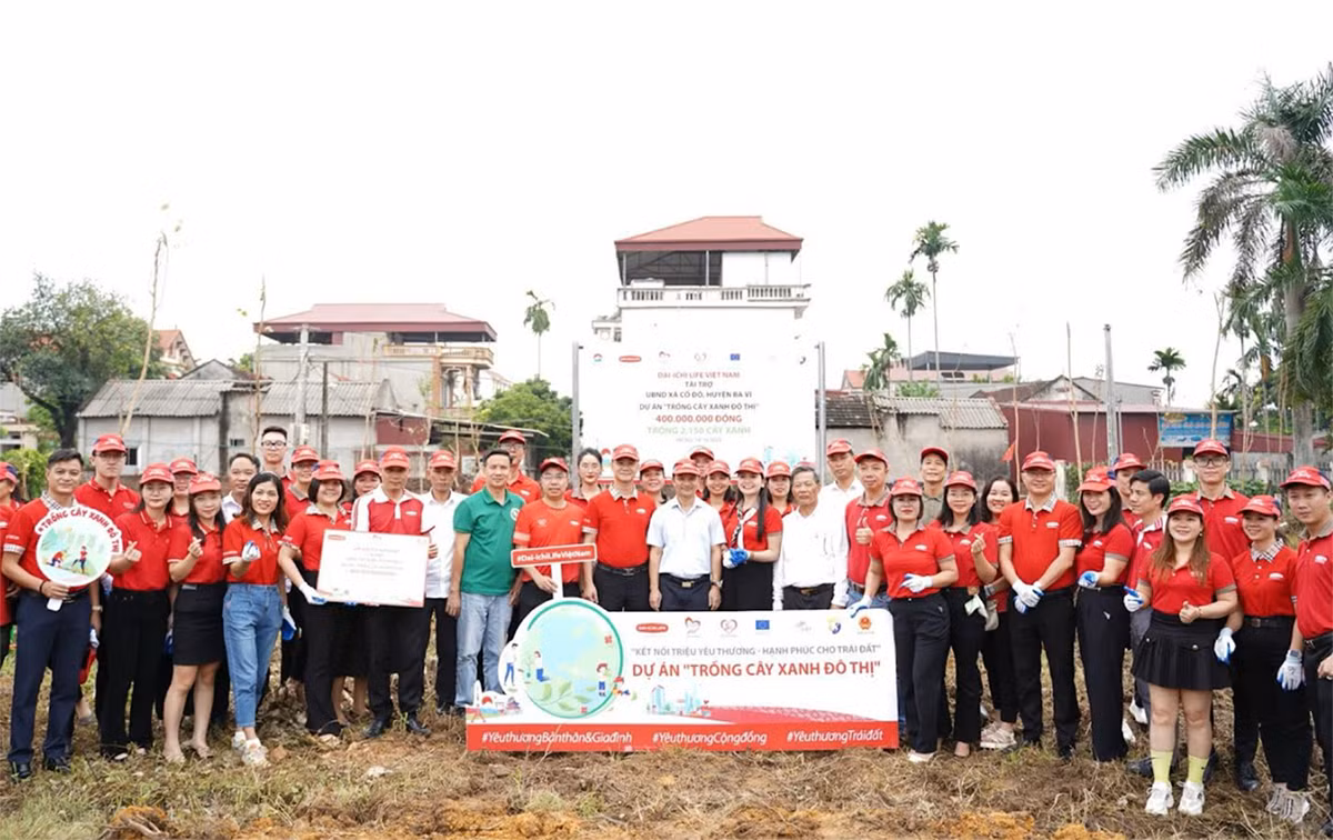 Dai-ichi Life Việt Nam tiếp tục triển khai Dự án “Trồng cây xanh đô thị” tại Hà Nội -0