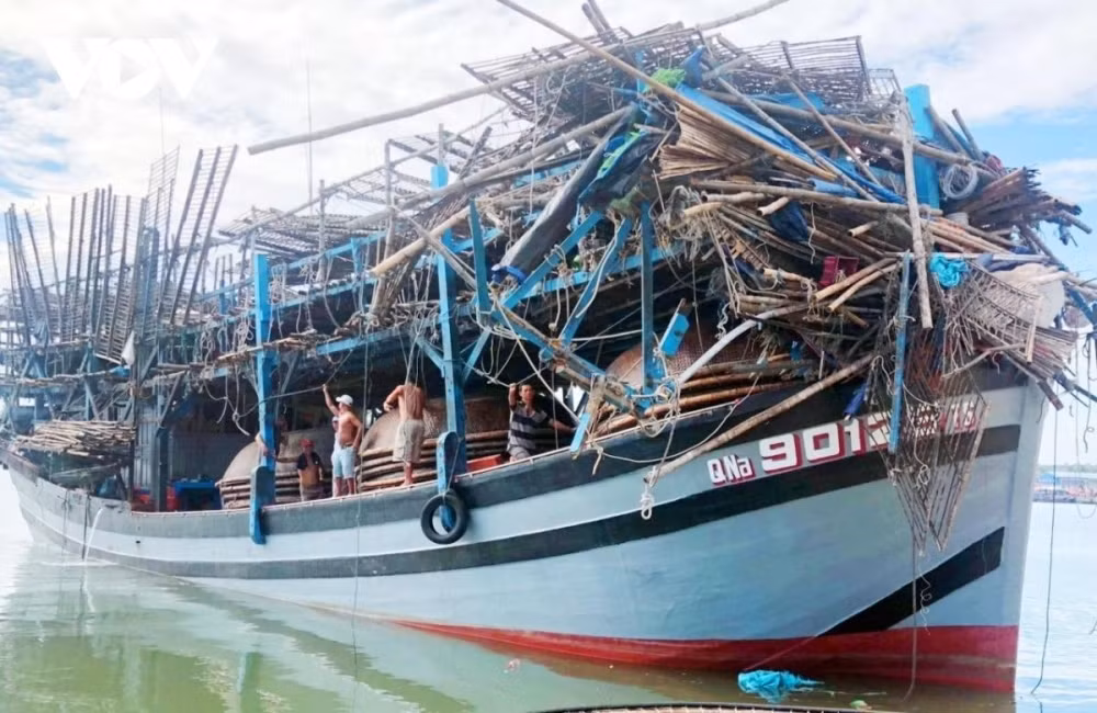 Thủ tướng chỉ đạo khẩn trương tìm kiếm, cứu nạn ngư dân trên 2 tàu cá bị chìm tại khu vực đảo Song Tử Tây -0