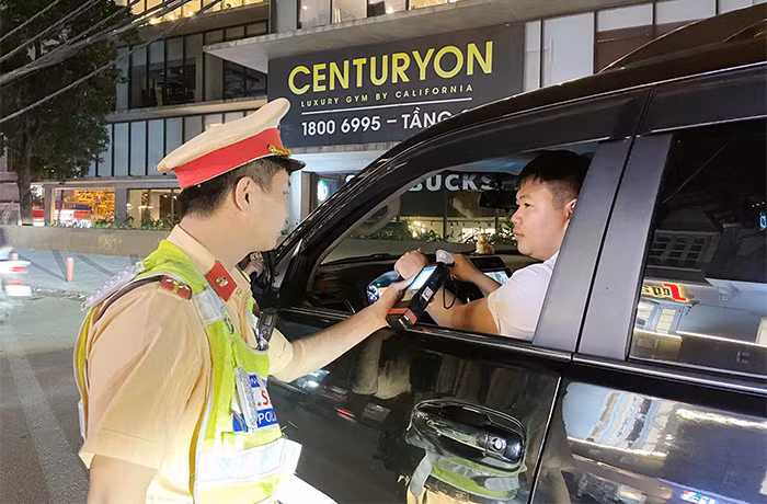 Lái xe ở Hà Nội quen dần “đã uống rượu bia, không lái xe” (bài 1) -0