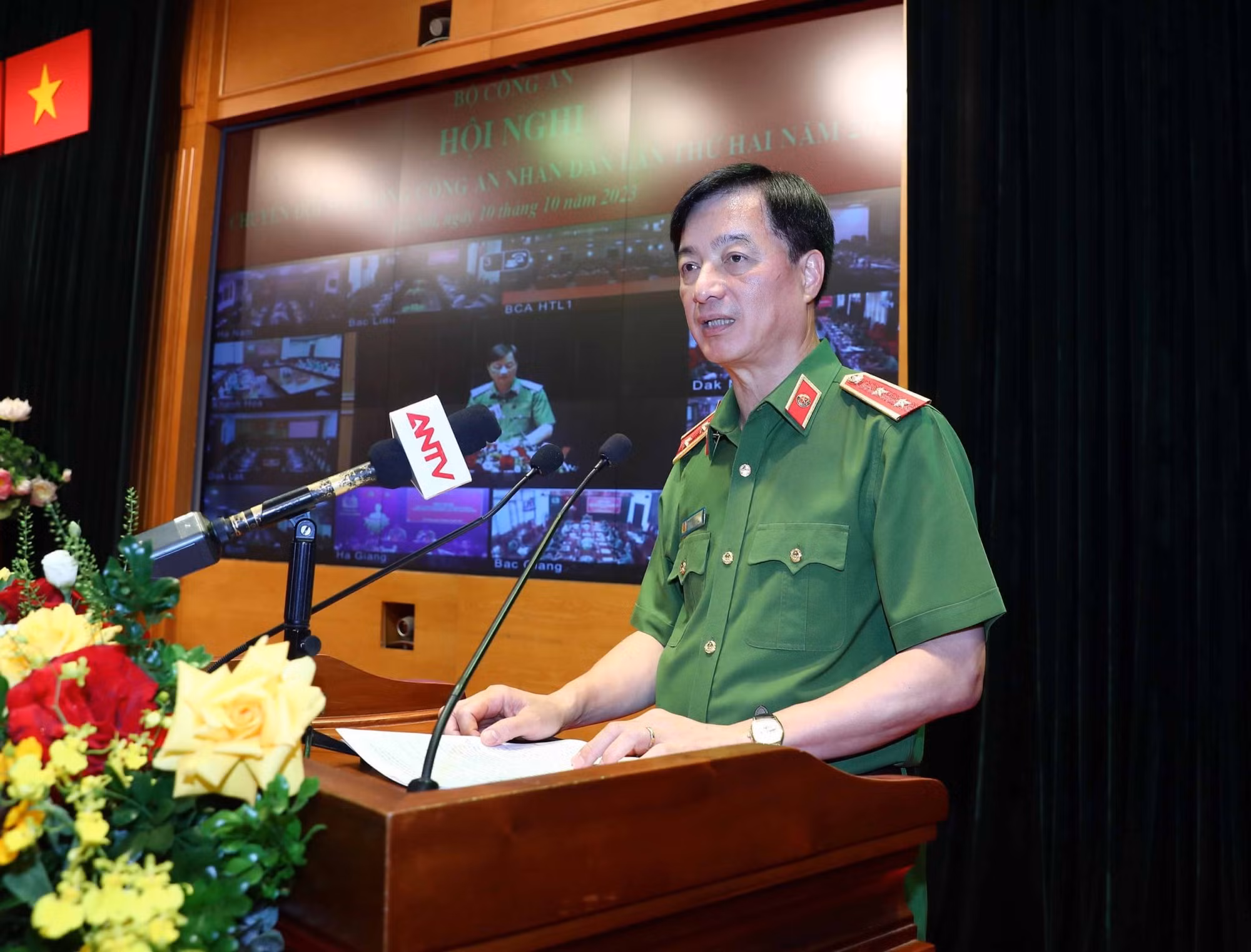 Luôn lấy người dân, doanh nghiệp là trung tâm phục vụ của chuyển đổi số -0