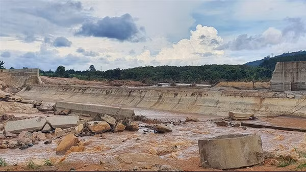Phó Chủ tịch tỉnh “soi” năng lực đơn vị thi công nhà máy thủy điện bị vỡ