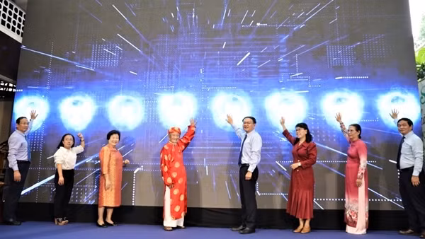 Khai mạc chuỗi hoạt động chào mừng Ngày chuyển đổi số quốc gia