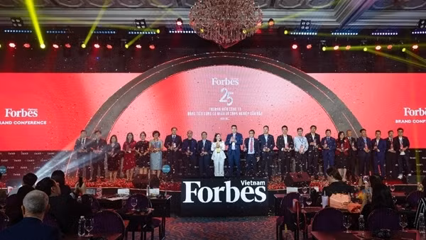 Tân Á Đại Thành vào top 10 thương hiệu công ty hàng tiêu dùng cá nhân & công nghiệp dẫn đầu Việt Nam