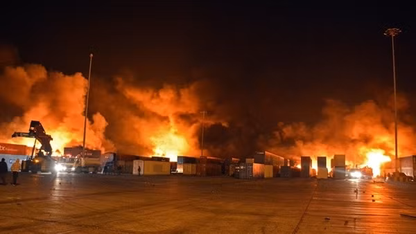 Syria vừa sửa xong đường băng ở Aleppo, Israel lại nã tên lửa phá hủy