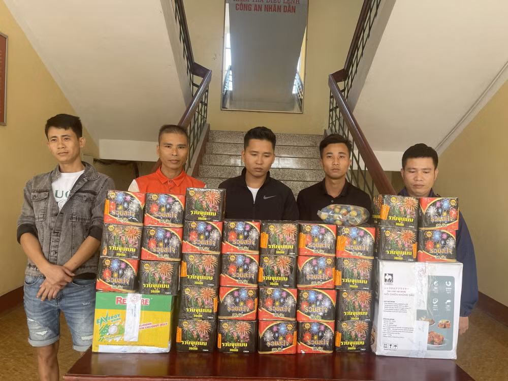 Bắt vụ đốt pháo trái phép, lần ra đường dây tàng trữ gần 55kg pháo nổ -0