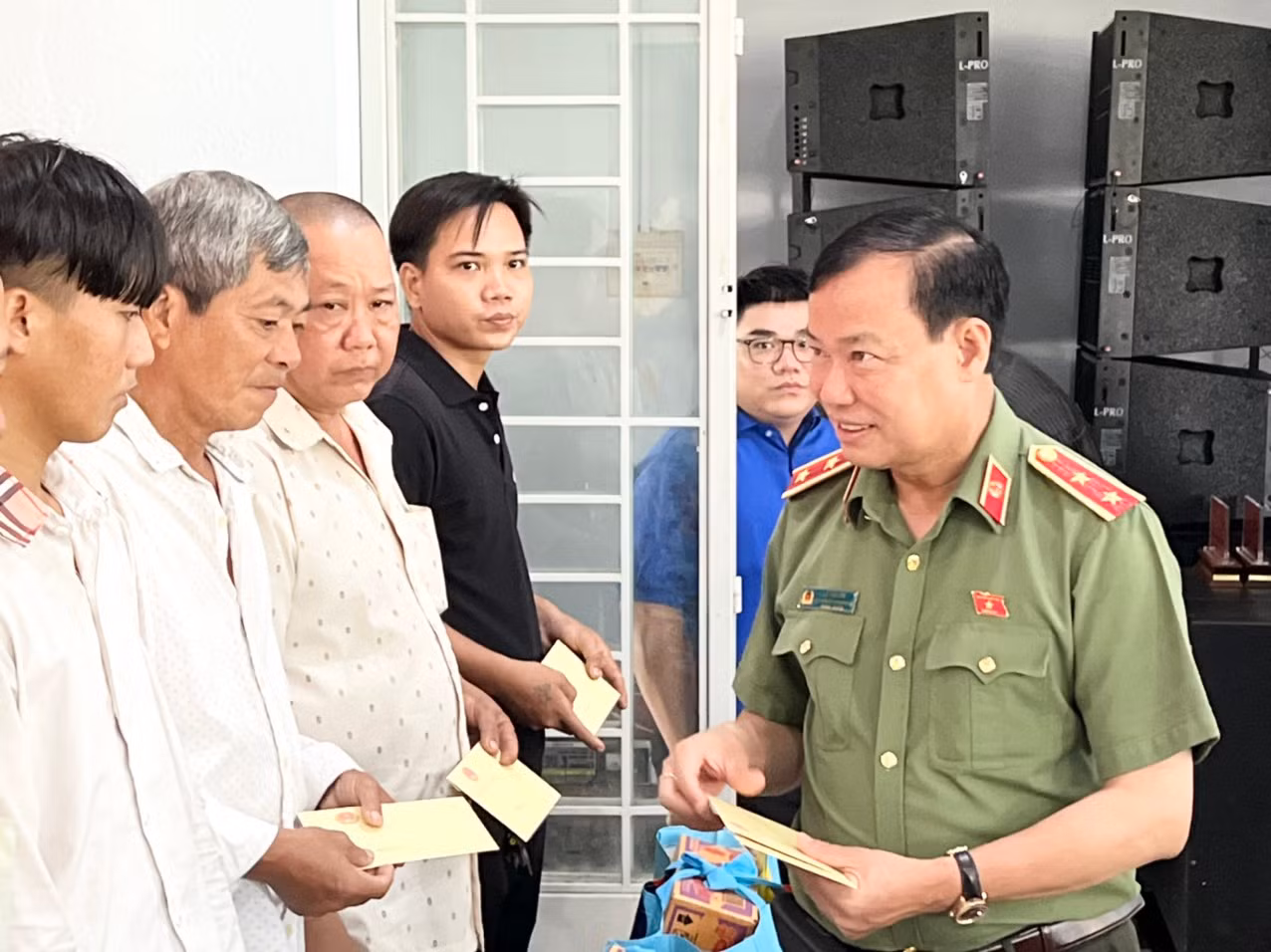 Nhiều kiến nghị của cử tri huyện Tân Trụ gởi gắm Đoàn ĐBQH tỉnh Long An -0