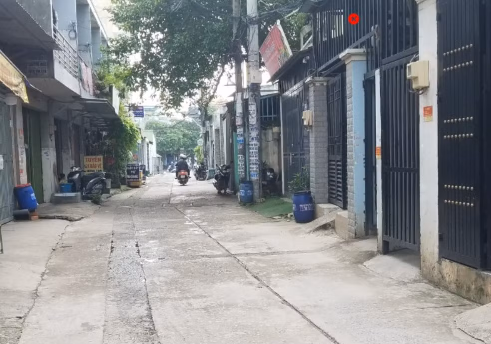 Ghen tuông, nghi can mới ra tù dùng hung khí sát hại tình địch -0