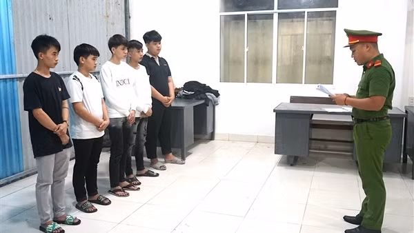 Bị chém vì dẫn người đi “giải cứu” bạn gái ở quán nhậu