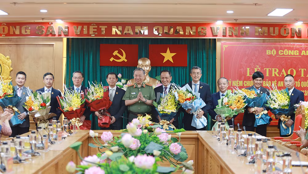 Ghi nhận sự đóng góp của các doanh nghiệp trong sự nghiệp bảo vệ ANTT -0