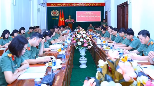 Kiểm tra thực hiện phong trào “Vì An ninh Tổ quốc” 9 tháng đầu năm 2023 ở Cụm thi đua số 8