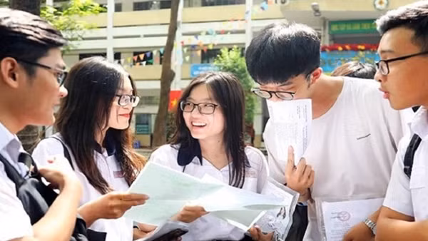 Nóng cuộc đua vào lớp 10