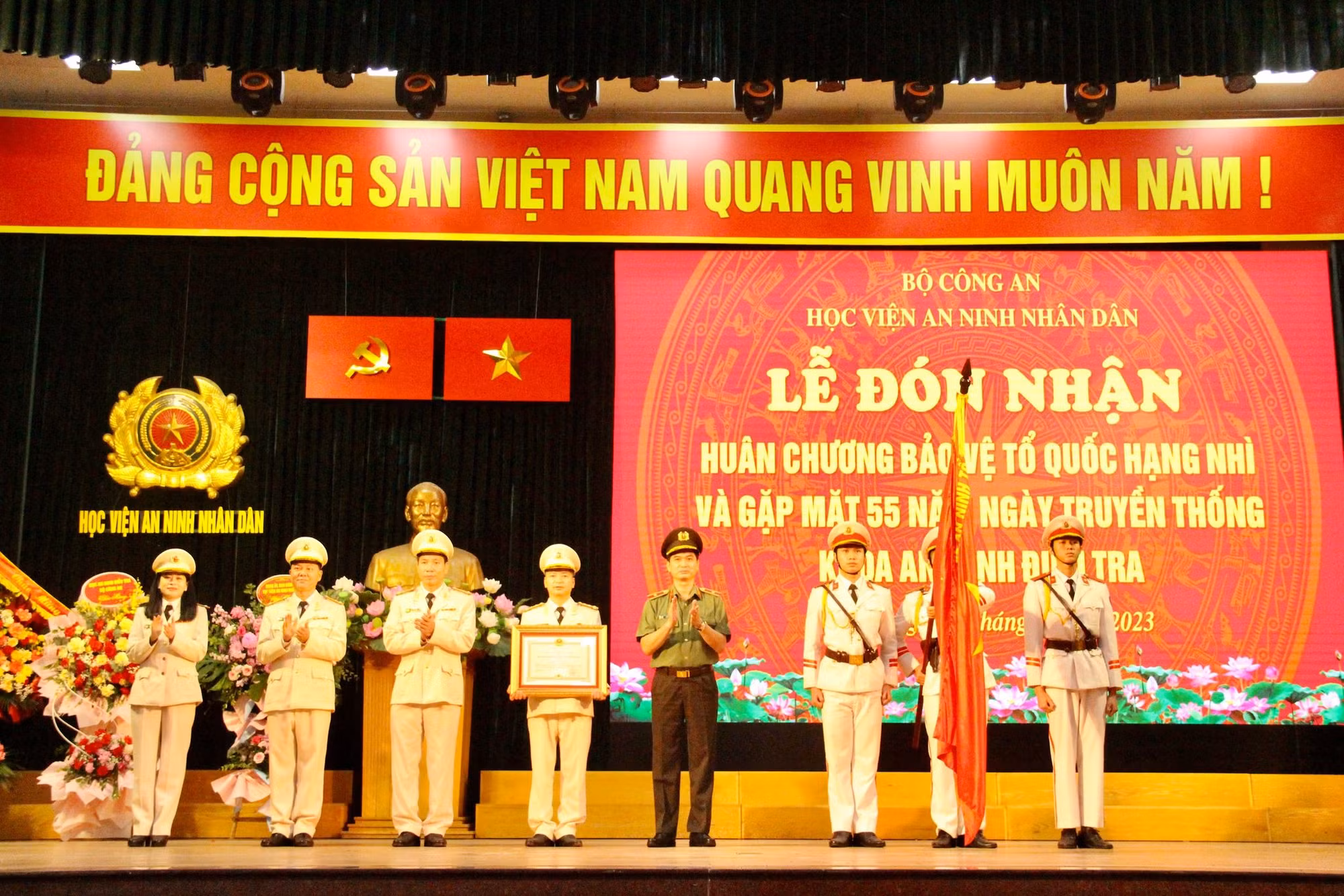 Khoa An ninh điều tra đón nhận Huân chương Bảo vệ Tổ quốc hạng Nhì -0