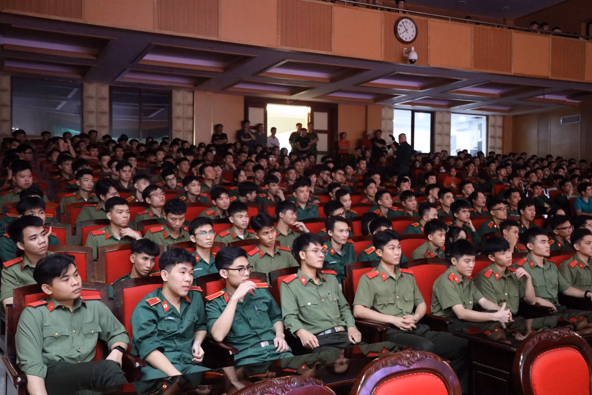 Đoàn Nghi lễ CAND biểu diễn phục vụ cán bộ chiến sĩ Học viện Quân y -0