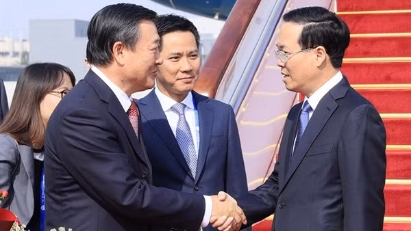 Lễ đón Chủ tịch nước Võ Văn Thưởng tại Sân bay Bắc Kinh