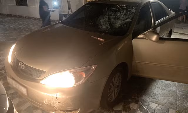 Bị từ chối cho gặp mặt, nam thanh niên lao ôtô vào nhà bạn gái và bị đâm trọng thương -0
