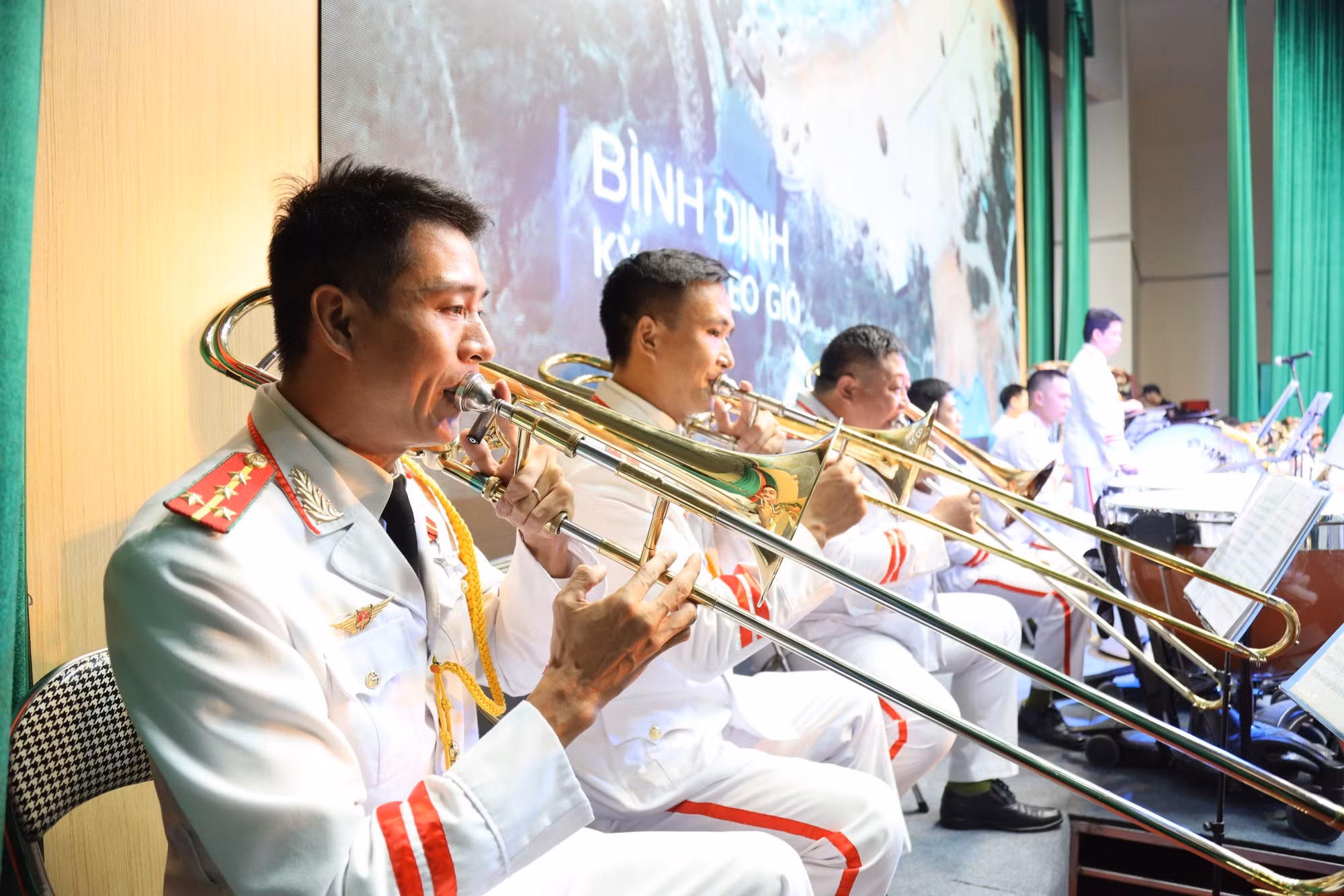 Đoàn Nghi lễ CAND biểu diễn phục vụ cán bộ chiến sĩ Học viện Quân y -2