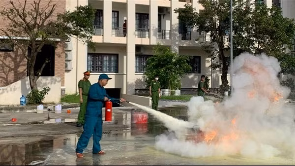 Phạt tiền chủ siêu thị Điện máy nội thất Chợ Lớn do vi phạm về PCCC