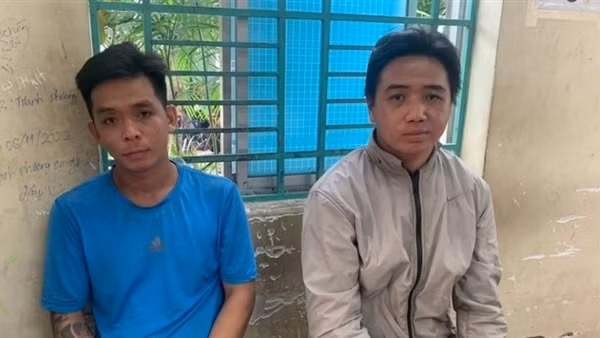 Đang chạy xe ba gác, "chở trộm" cây mai giá chục triệu về…chơi Tết