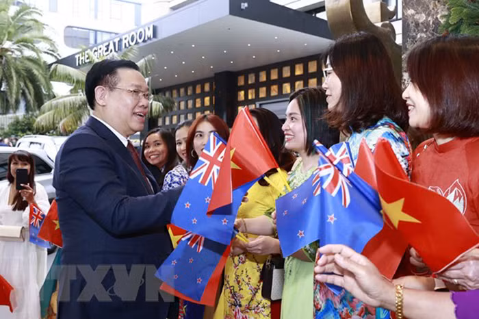 Chủ tịch Quốc hội đến Auckland, bắt đầu thăm chính thức New Zealand -0